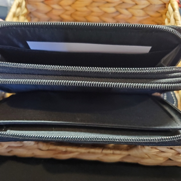 Black & Silver Wallet - Picture 7 of 9